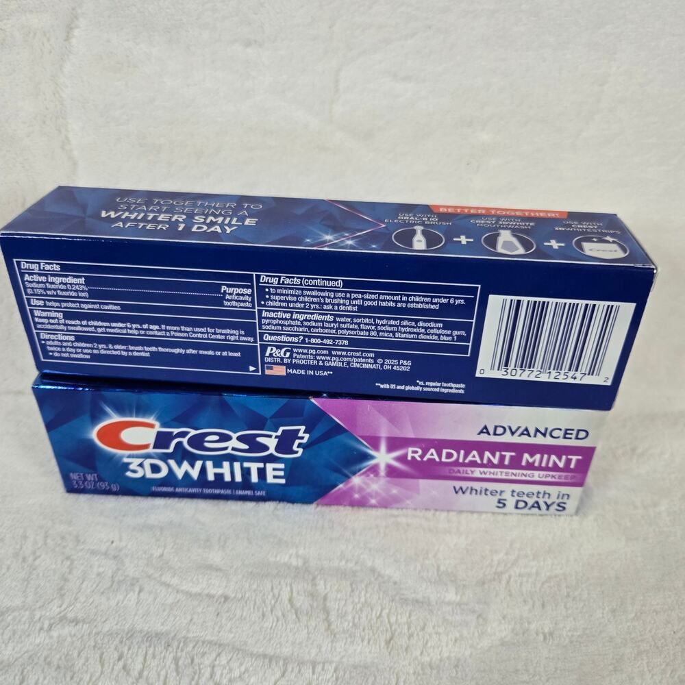 Crest 3D White Radiant Mint Whitening 3.3 oz Toothpaste NEW 2 pack - Picture 2 of 2